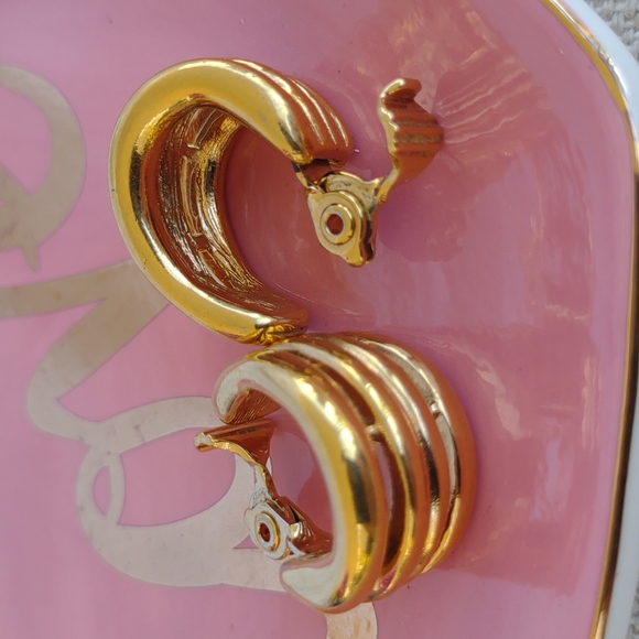 Vintage Clip Earrings - Picture 4 of 12